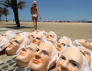 Sunning Assange