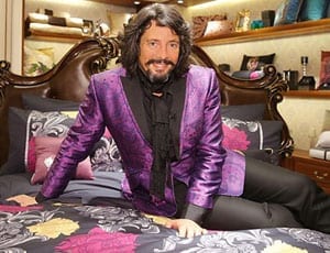 Review: Laurence Llewelyn-Bowen: Cracking China