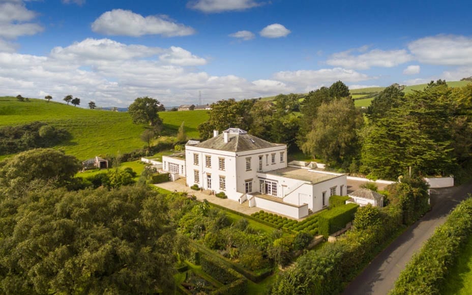 A Moonlighting Mansion