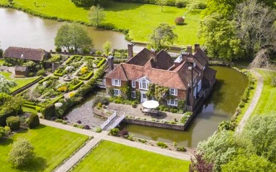 A Parson’s Moat